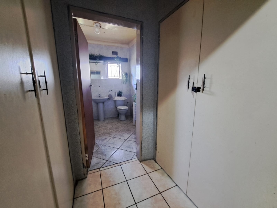 5 Bedroom Property for Sale in Oos Einde North West